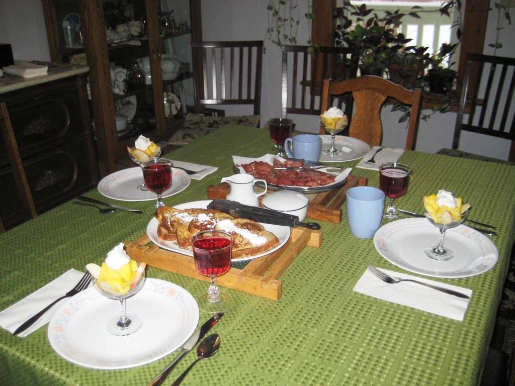 Phoenix House B&B Stettler Eksteriør billede