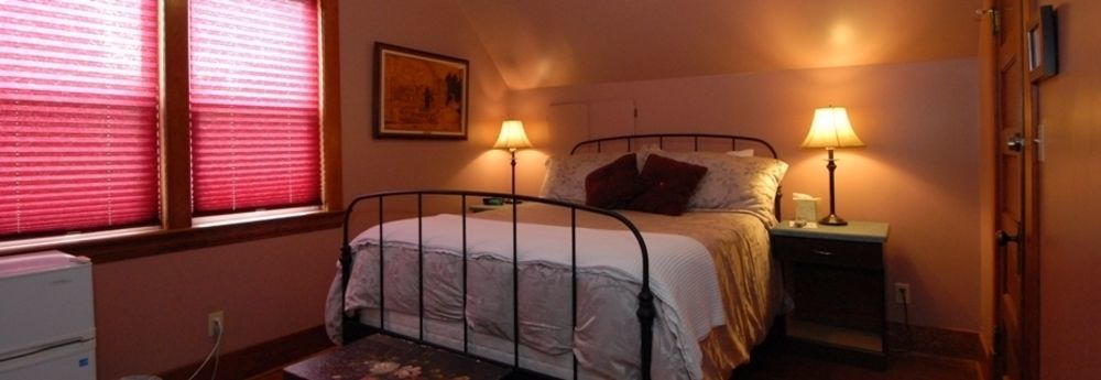 Phoenix House B&B Stettler Eksteriør billede